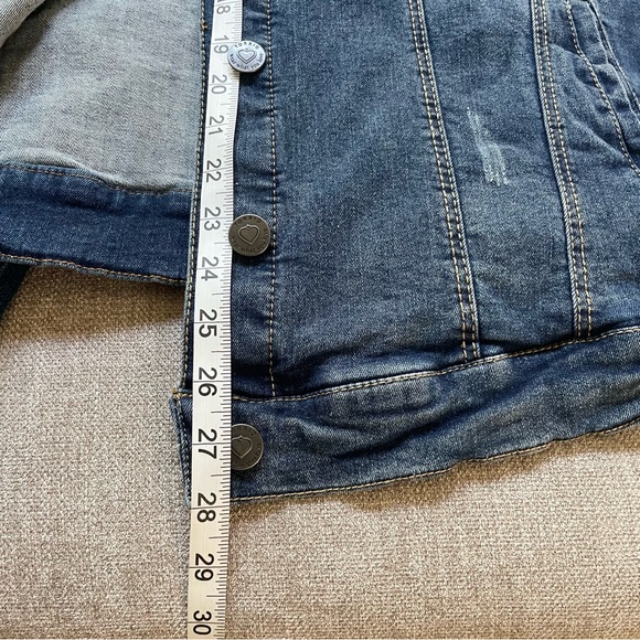 NWT Torrid Classic Medium Wash Trucker Pockets Denim Jean Jacket Size 3X - Picture 11 of 14